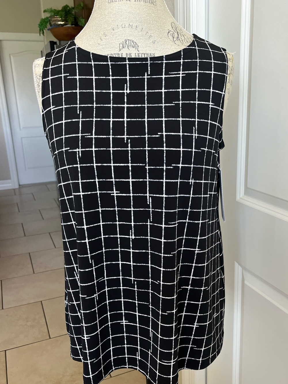 NWT Sympli black and white TRAPEZE tank cross hatch size 8